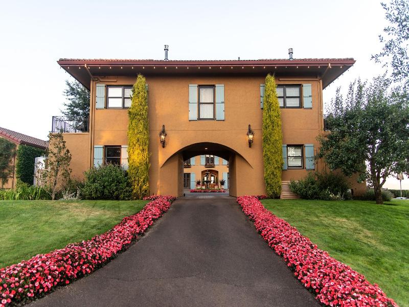 Black Walnut Inn Vineyard image