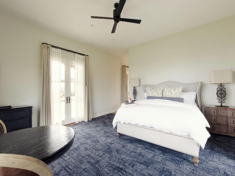 Black Walnut Inn Vineyard image