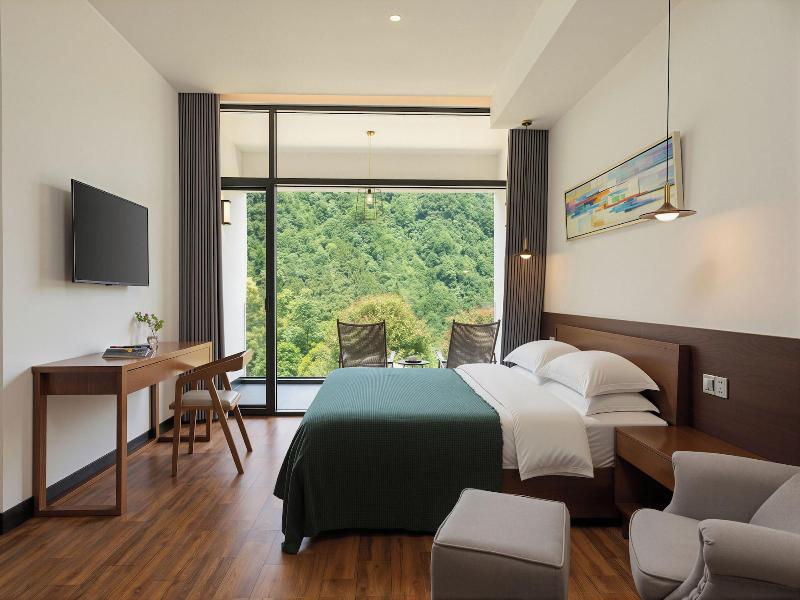 DOUBLE SUPERIOR KING BED