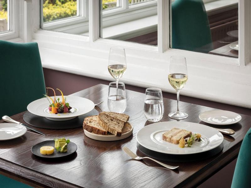 The Devonshire Arms Hotel image