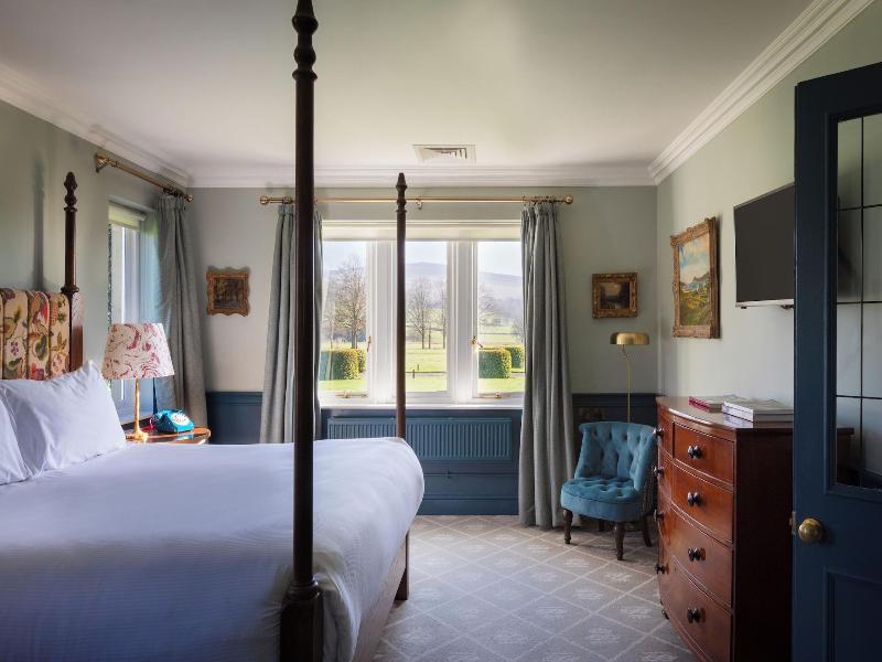 The Devonshire Arms Hotel image