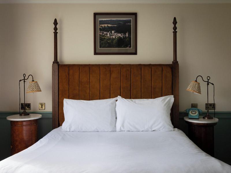 The Devonshire Arms Hotel image