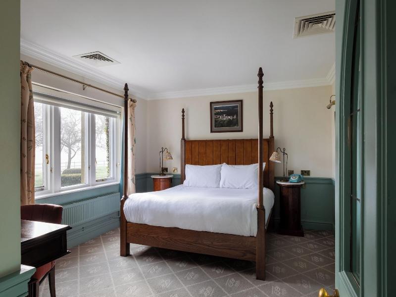 The Devonshire Arms Hotel image