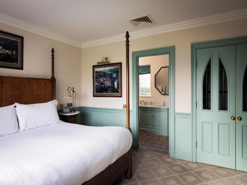 The Devonshire Arms Hotel image