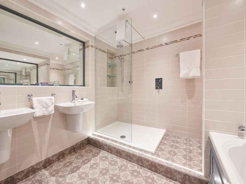 The Devonshire Arms Hotel image