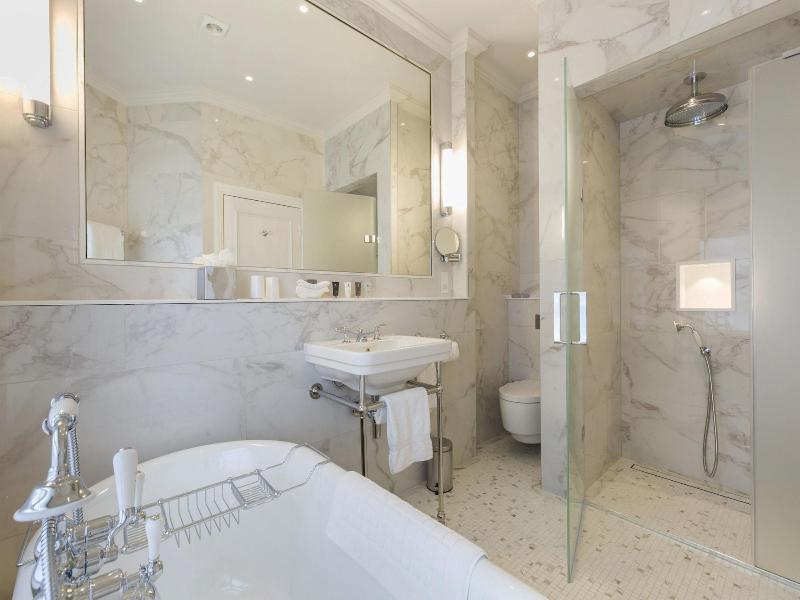 The Devonshire Arms Hotel image