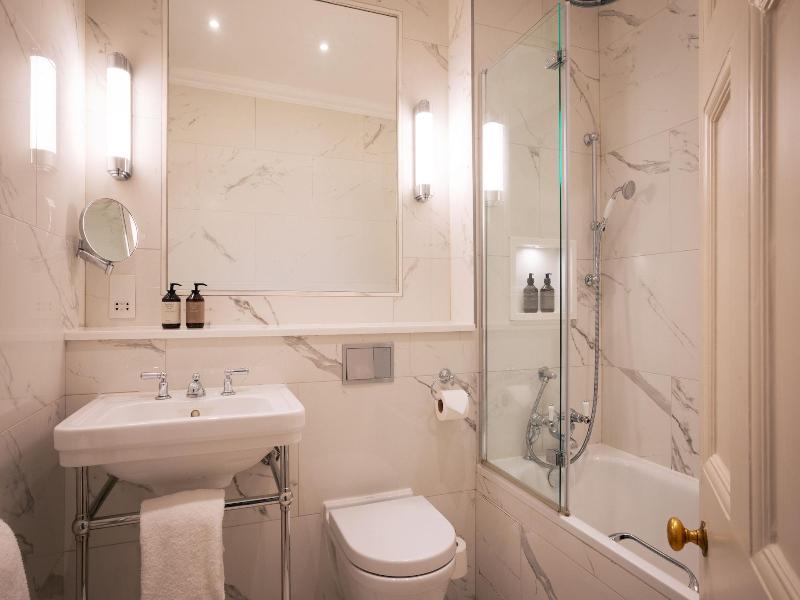 The Devonshire Arms Hotel image