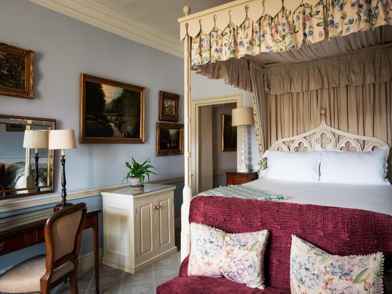 The Devonshire Arms Hotel image