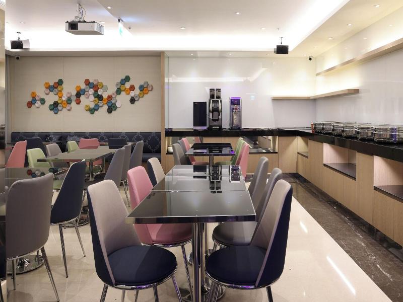 Royal Jade Boutique Hotel image