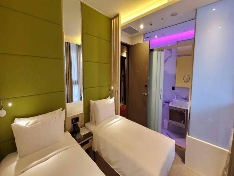 Royal Jade Boutique Hotel image