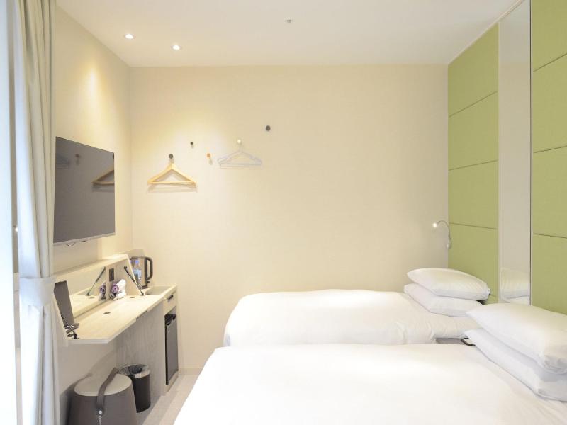 Royal Jade Boutique Hotel image