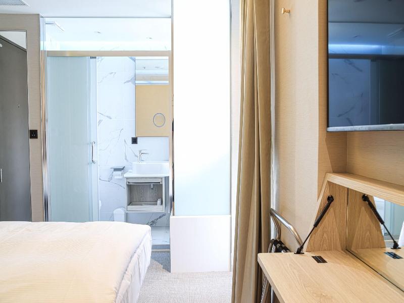 Royal Jade Boutique Hotel image