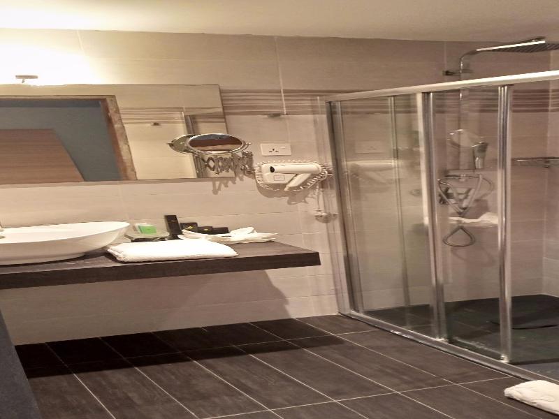 Platinum Cocotiers Hotel image
