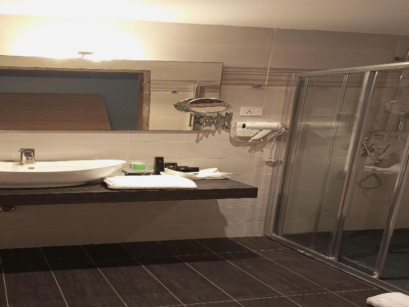 Platinum Cocotiers Hotel image
