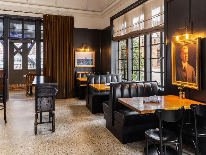 The Louis Hotel