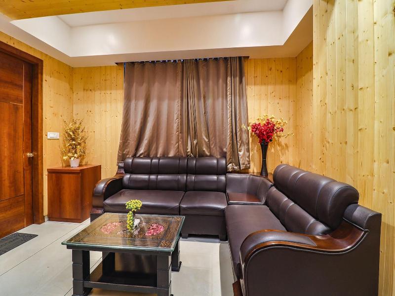 Fabhotel Grand Arya