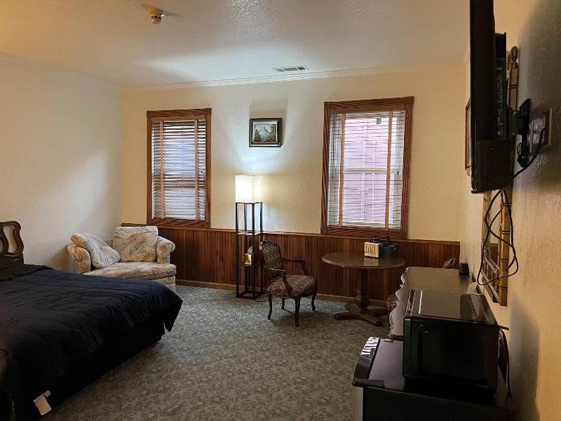 Delta Queen Lodge Bar Restaurant image