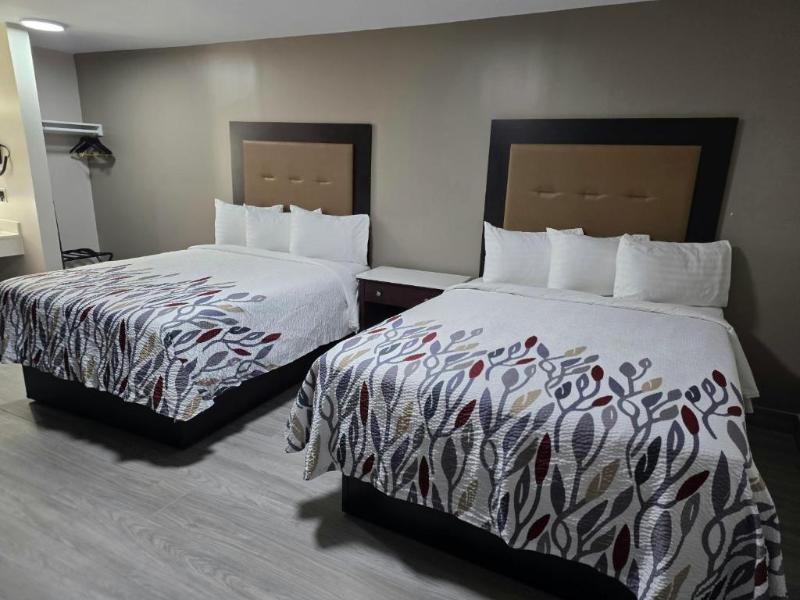 Red Roof Inn Green Brook - Somerset image