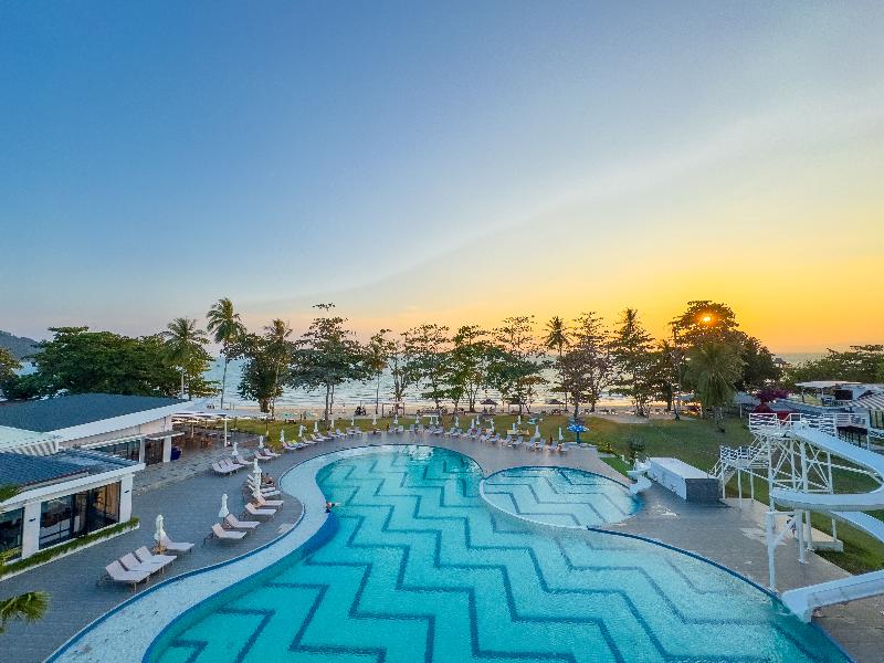 Bj Beachfront Hotel — exterior view