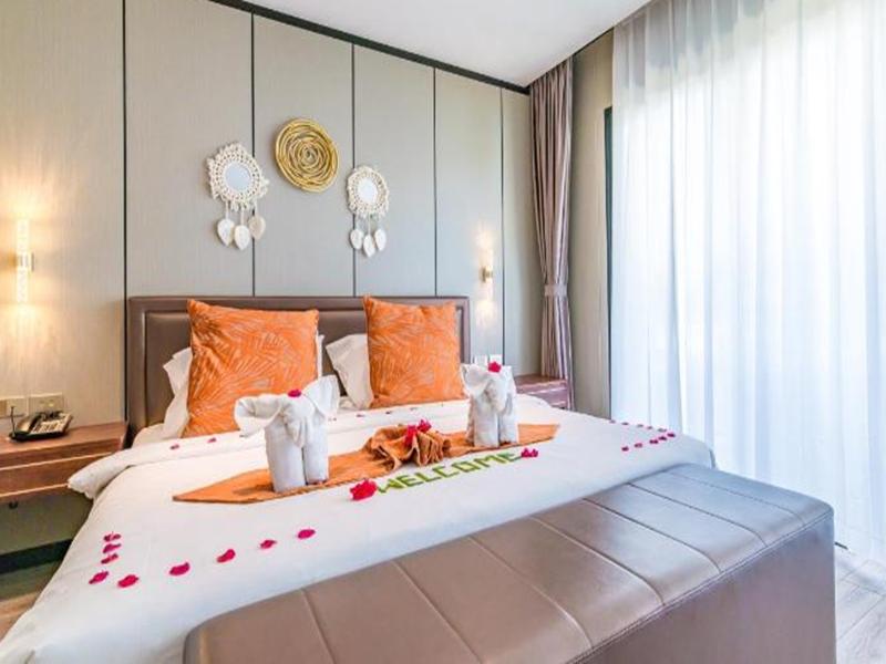 Deluxe King Bed