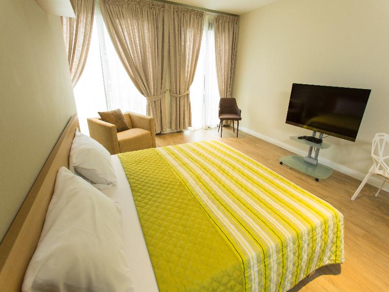 Accra Luxury Apartments At Pearl In City image