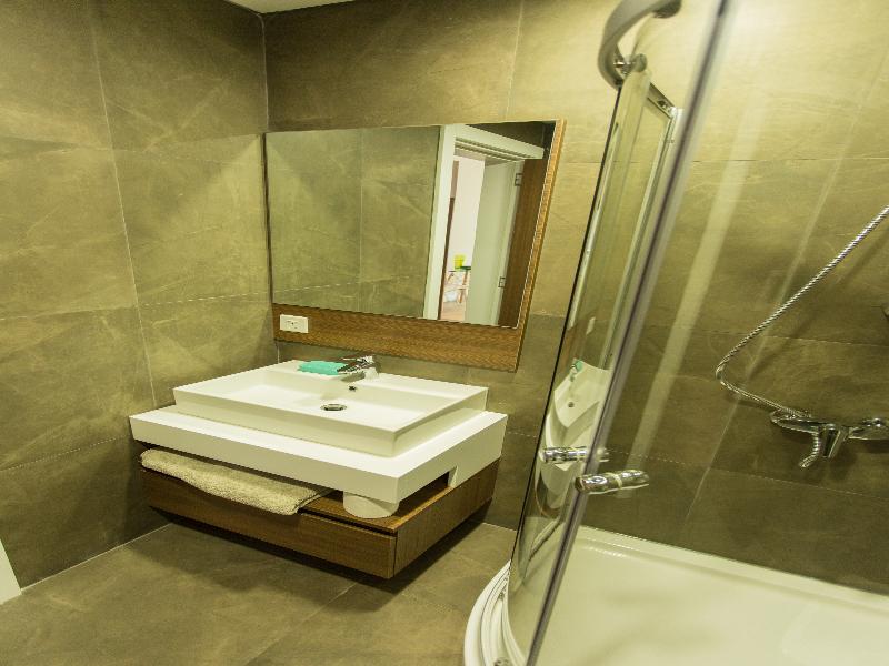 Accra Luxury Apartments At Pearl In City image