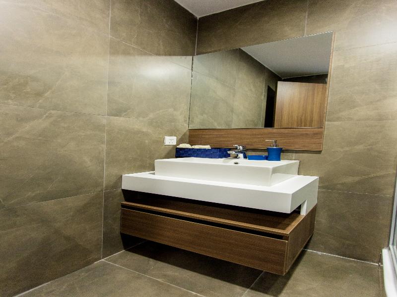 Accra Luxury Apartments At Pearl In City image