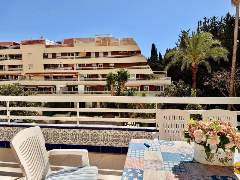 Marbella Skol image