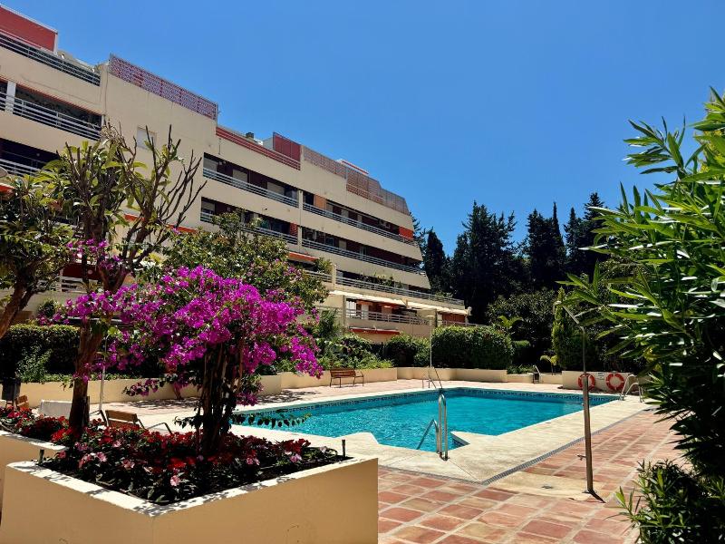 Marbella Skol image