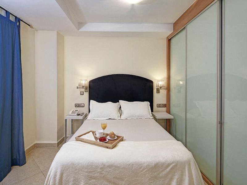 Apartamentos Turisticos Centro image