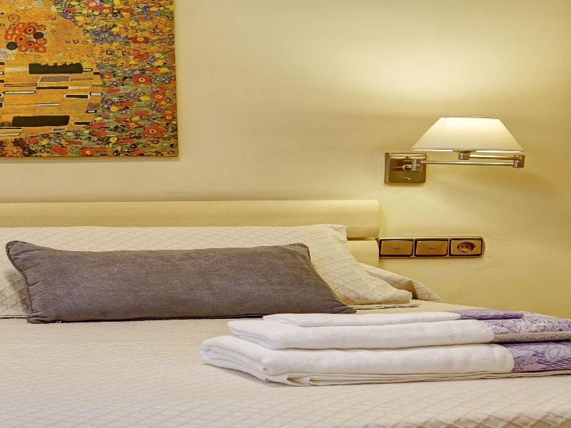 Apartamentos Turisticos Centro image