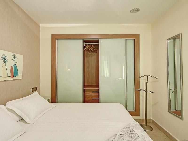 Apartamentos Turisticos Centro image
