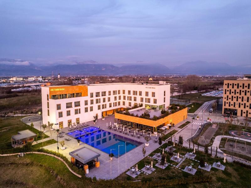 Mk Hotel Tirana image