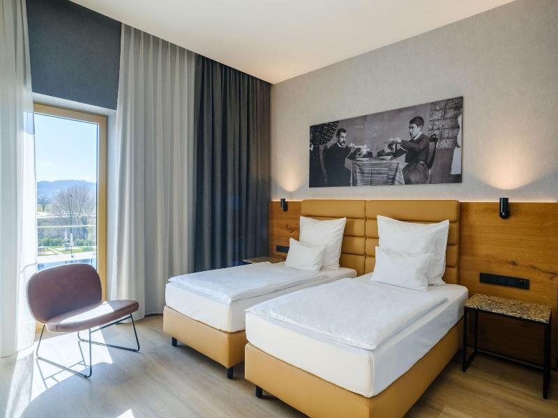 Mk Hotel Tirana image