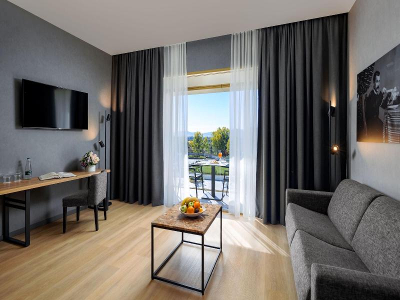Mk Hotel Tirana image