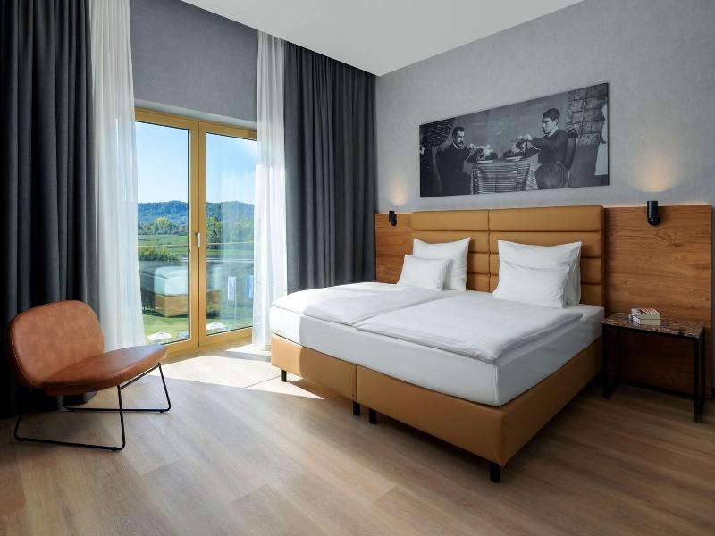 Mk Hotel Tirana image