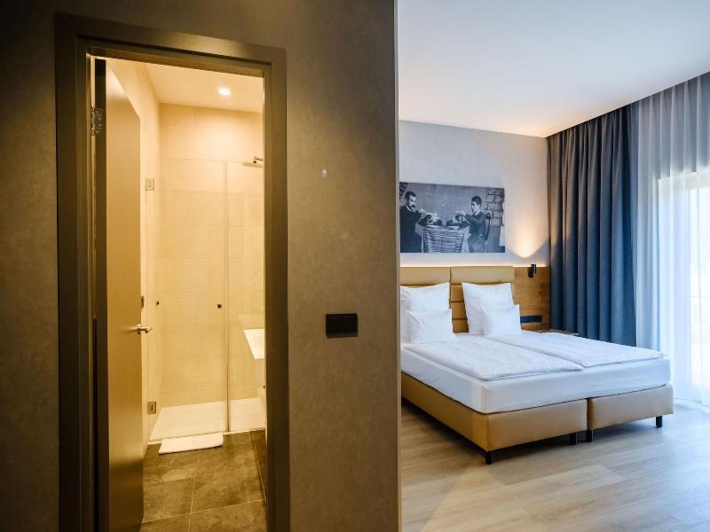 Mk Hotel Tirana image