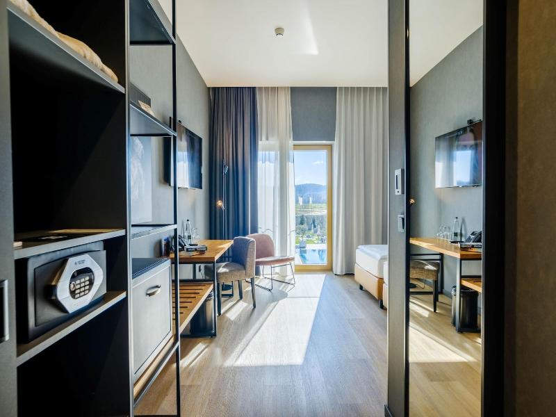Mk Hotel Tirana image
