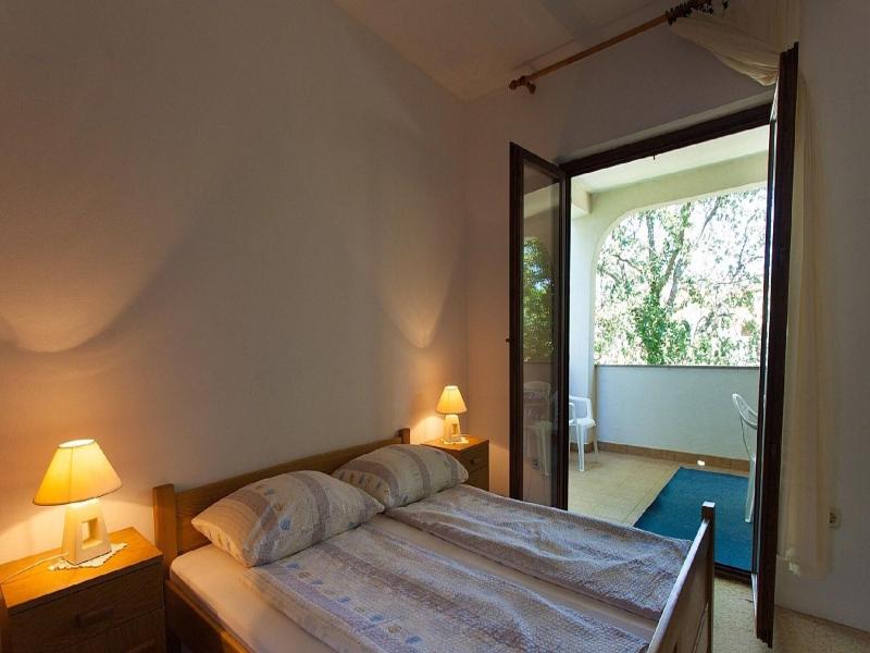Spacious Apartment With Terrace Garden Grill image