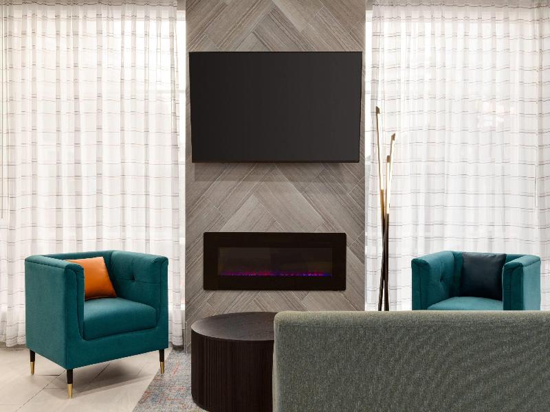 La Quinta Inn & Suites Dallas Arlington South image