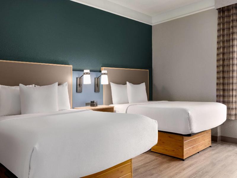 La Quinta Inn & Suites Dallas Arlington South image