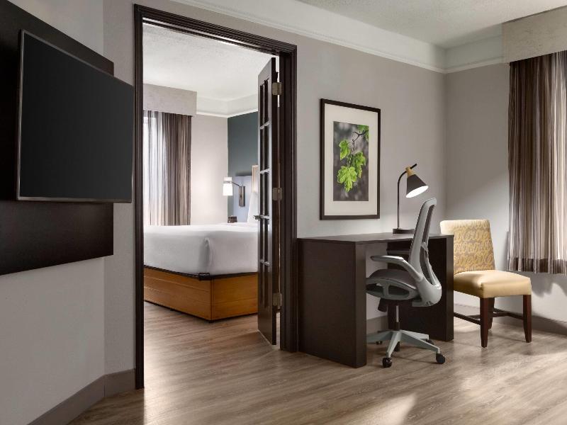 La Quinta Inn & Suites Dallas Arlington South image