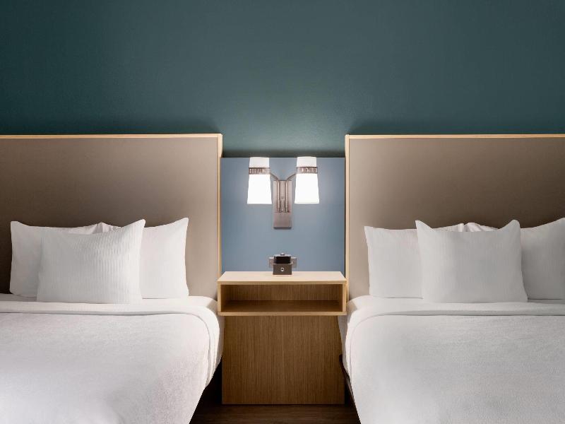 La Quinta Inn & Suites Dallas Arlington South image