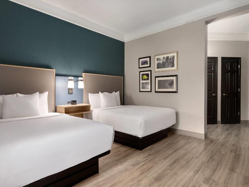 La Quinta Inn & Suites Dallas Arlington South image