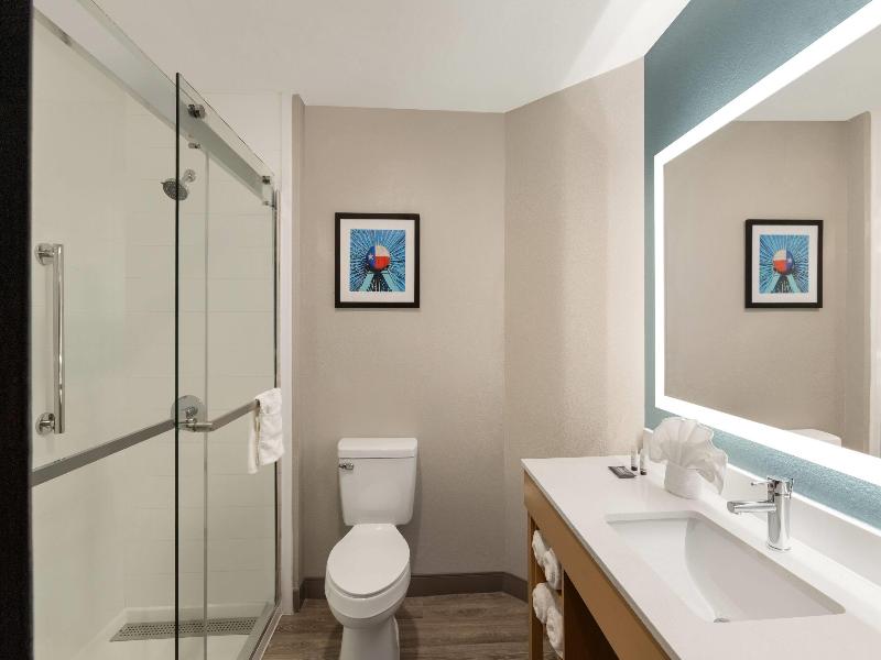La Quinta Inn & Suites Dallas Arlington South image
