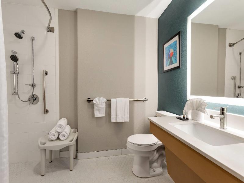 La Quinta Inn & Suites Dallas Arlington South image