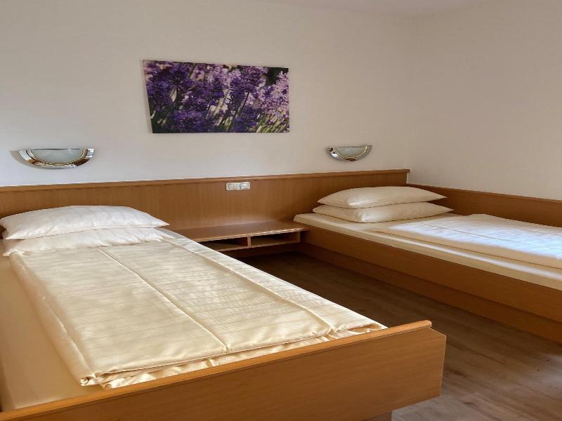 Hotel Bett & Frühstück image