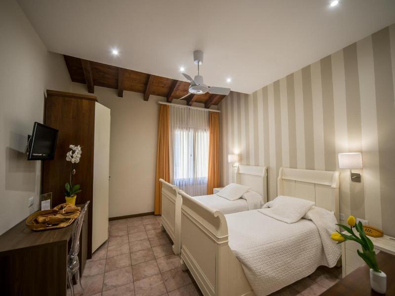 La Sosta Hotel image