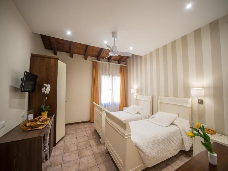 La Sosta Hotel image