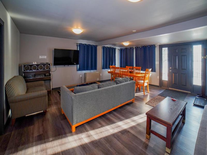 Glen Garry Motel And Cottages image